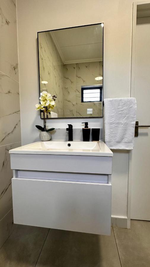 Stylish Executive Apartment With Power Backup Joanesburgo Exterior foto